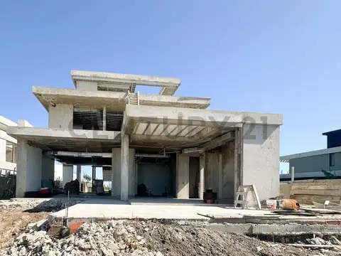 ESPECTACULAR CASA EN PUENTES