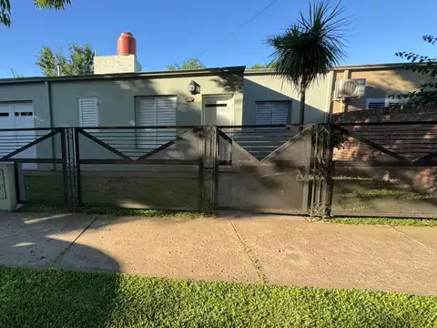 Casa en venta de 3 dorm, patio y pileta en SJN