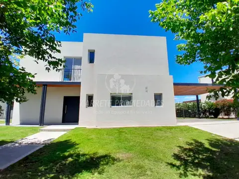 Venta Casa Moderna de 3 dormitorios, pileta y cochera. El Cantón