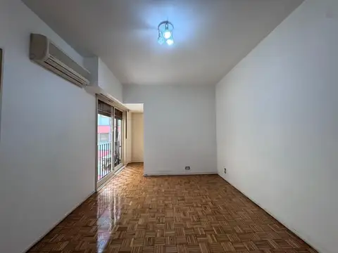 2 AMBIENTES LUMINOSO CON COCINA SEPARADA.
