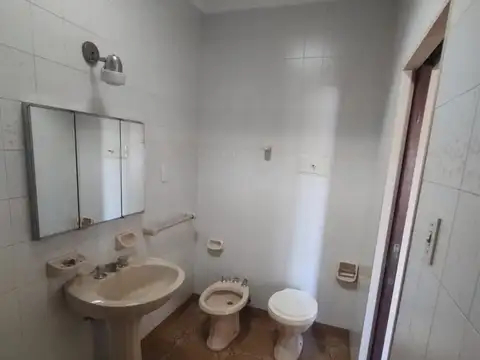 Casa en Alquiler en Azcuenaga, $ 950.000