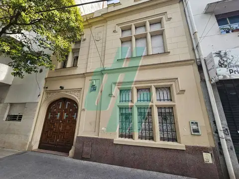 Prop. de usos múltiples en Flores - sobre lote 7.70 x 10.38 - 13 consultorios