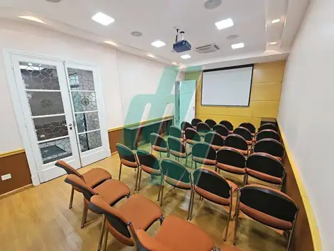 Oficina 13 ambientes con 3 baños