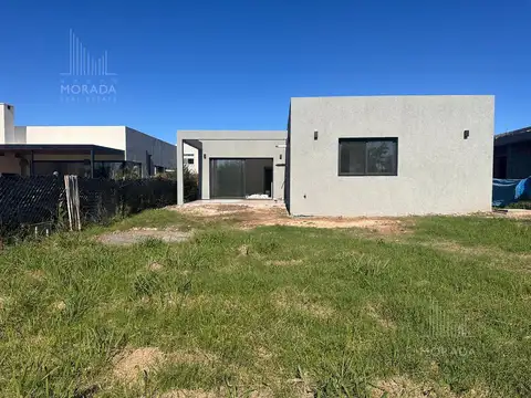 Casa en Venta en Pilar del Este - Santa Lucia, USD 195.000