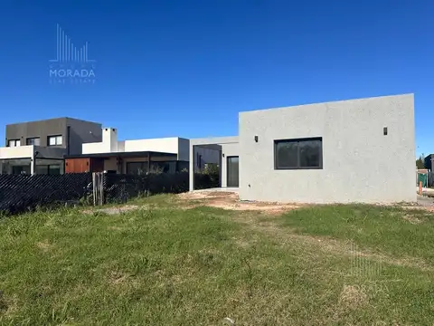 Casa en Venta con 3 cocheras