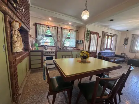 VENTA CASA 2 AMB SOBRE DOS LOTES MAR DE COBO