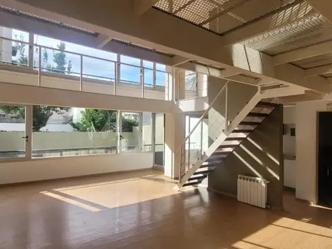 OFICINA EN DÚPLEX, TIPO LOFT ! COCHERAS OPCIONALES...