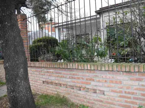 Casa 6 ambientes con 2 baños