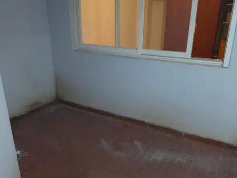 Depto 2 Amb con Patio Propio y Cocina Separada - a 2 Cuadras del Cid Campeador
