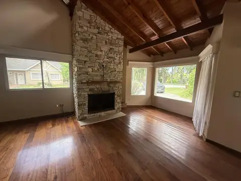 Casa 6 ambientes con 4 baños