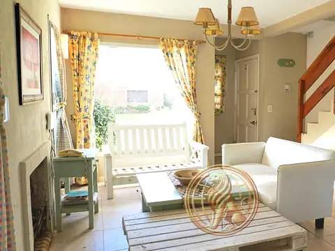 Depto Tipo Casa 4 ambientes con 2 baños