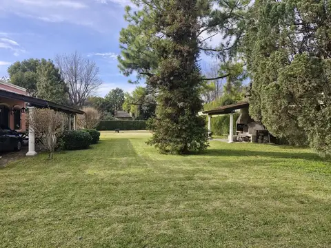 Quinta en Venta con 2 cocheras