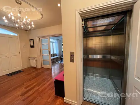 Casa en Venta con 6 cocheras