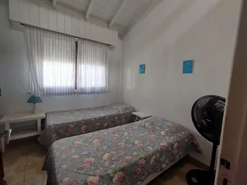Depto Tipo Casa en Alquiler Temporal en Punta Mogotes, $ 800.000