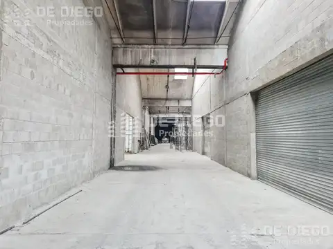 Deposito en alquiler de 530 m2, en predio con seguridad, Olivos