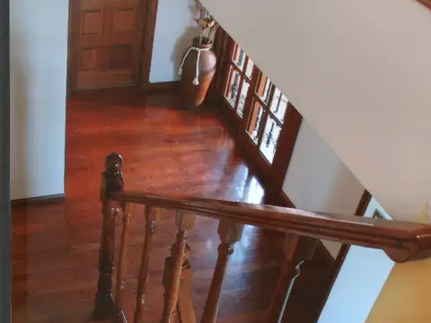 Casa 6 ambientes con 3 baños