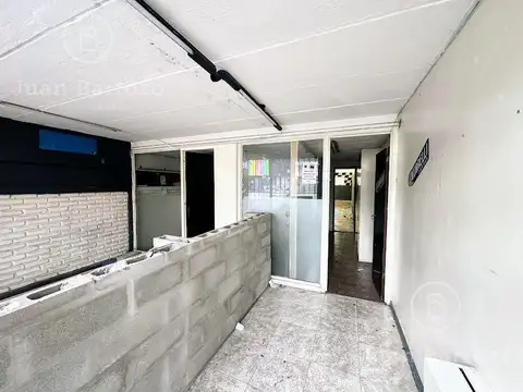 Av. H Yrigoyen al 6700