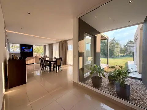 Casa en Venta en El Cazal, USD 350.000