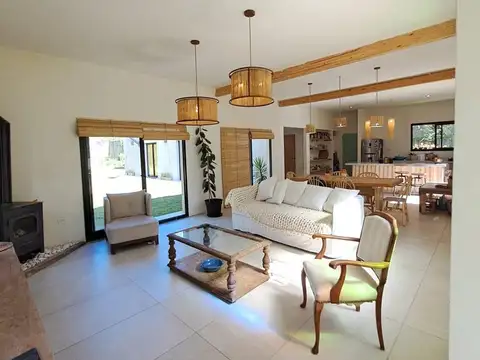 Casa en Alquiler Temporal con 2 cocheras