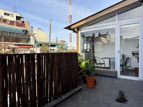 Departamento de 3 dormitorios 2 baños y terraza al frente en Palermo