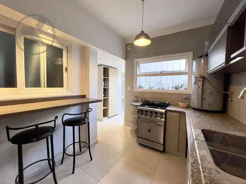 Casa 6 ambientes con 2 baños