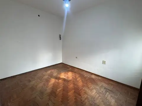 Depto Tipo Casa en Alquiler en Lomas del Mirador, $ 850.000