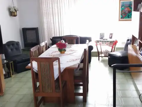 Primero de Mayo 900, Piso 1