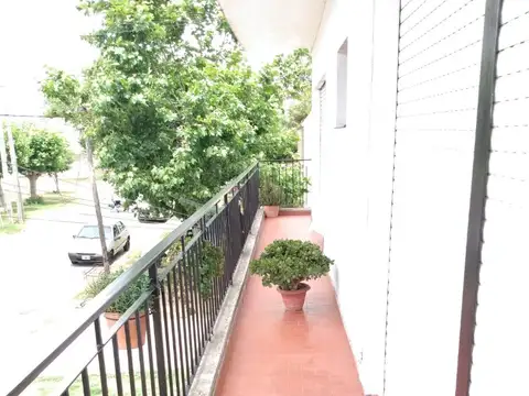 Primero de Mayo 900, Piso 1