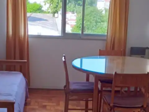 Monoambiente Al Frente, Muy Luminoso, Cocina Independiente