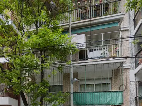 Departamento de dos ambientes con patio en alquiler en el barrio de Caballito