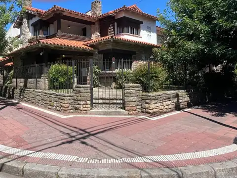 CASA DE ESTILO EN ESQUINA -EN ALQUILER COMERCIAL ZONA GUEMES