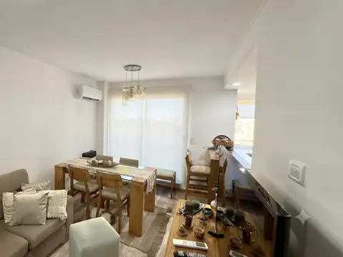 VENTA/PERMUTA Departamento 2 dormitorios balcón al frente. Abasto, Rosario.