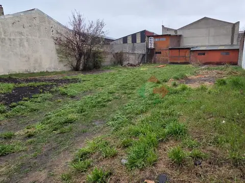 Lote de 540 mts2 sobre calle 25 de Mayo entre Sarmiento y Ruiz Moreno.
