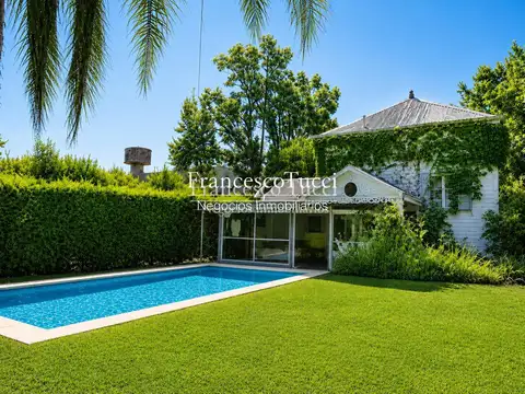 Casa en Venta con 6 cocheras