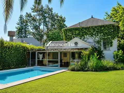 Casa en venta 5 ambientes con pileta en Paso Del Rey