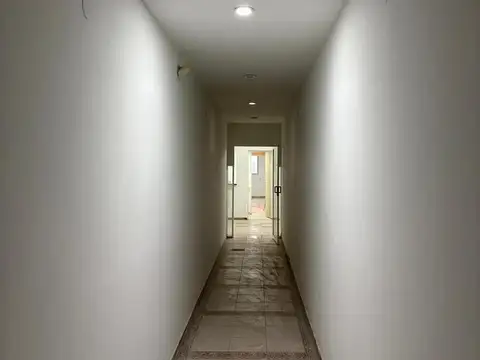 Oficina 9 ambientes con 3 baños