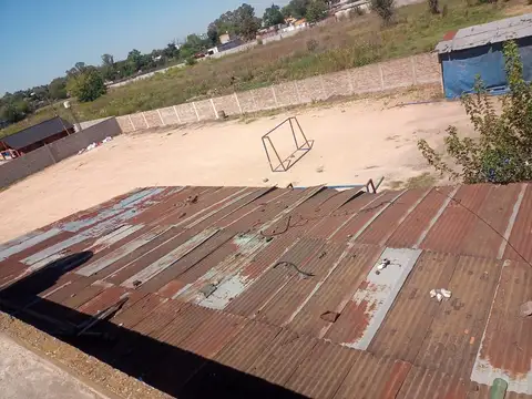 VENTA DE LOTE CON LOCAL Y QUINTA COPN PILETA EN 8200 M2