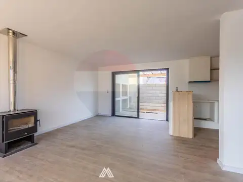 Casa 4 ambientes con 1 baño