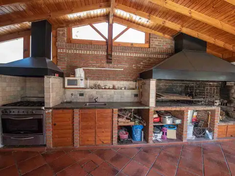 CASA DE UN DORMITORIO VENTA VILLA ELISA CON PARQUE