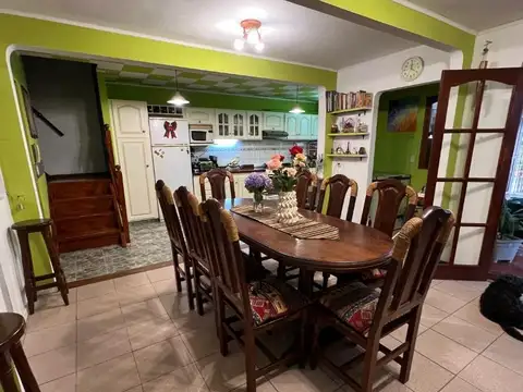 Casa en Venta con 2 cocheras