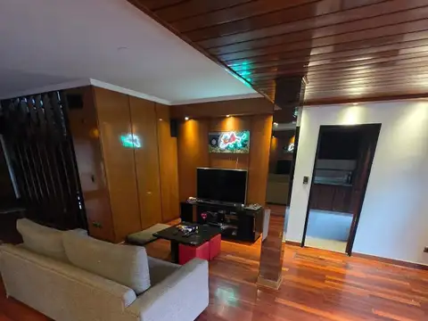 Casa en Venta con 3 cocheras