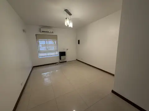 Duplex 3 ambientes c/cochera y patio - Bernal, V. Bueno al 100