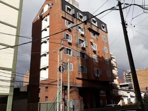 MORON CENTRO-DEPTO  2 AMBIENTES AL FRENTE- BAJAS EXPENSAS- MUY BUEN ESTADO
