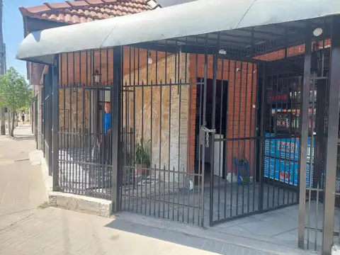 Casa 11 ambientes con 4 baños