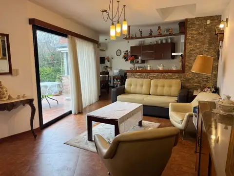 Casa 5 ambientes con 3 baños