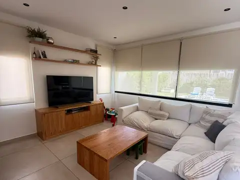 Casa en Venta con 3 cocheras