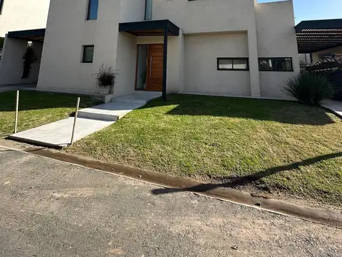 Excelente Casa en Pilar Km 51 – Barrio Springpark