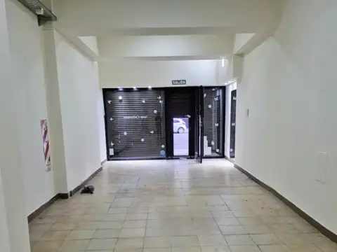 LOCAL COMERCIAL EN ALQUILER – FLORES | 130 M² | EXCELENTE UBICACIÓN