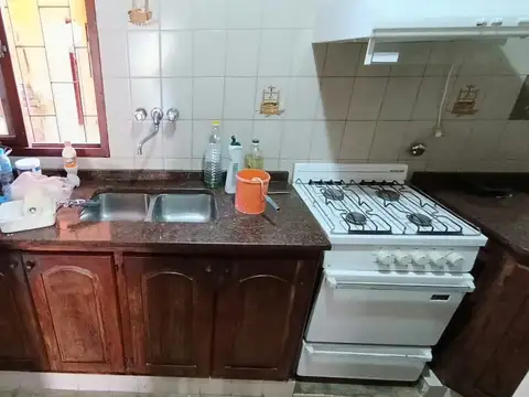 Casa 6 ambientes con 2 baños