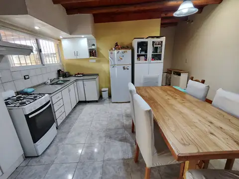 Casa y 2 Departamentos B° Lanusse